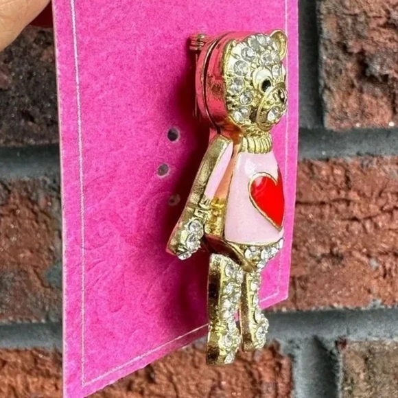 Betsey Johnson Pink Bear Heart Crystal Brooch NWT - Picture 3 of 3